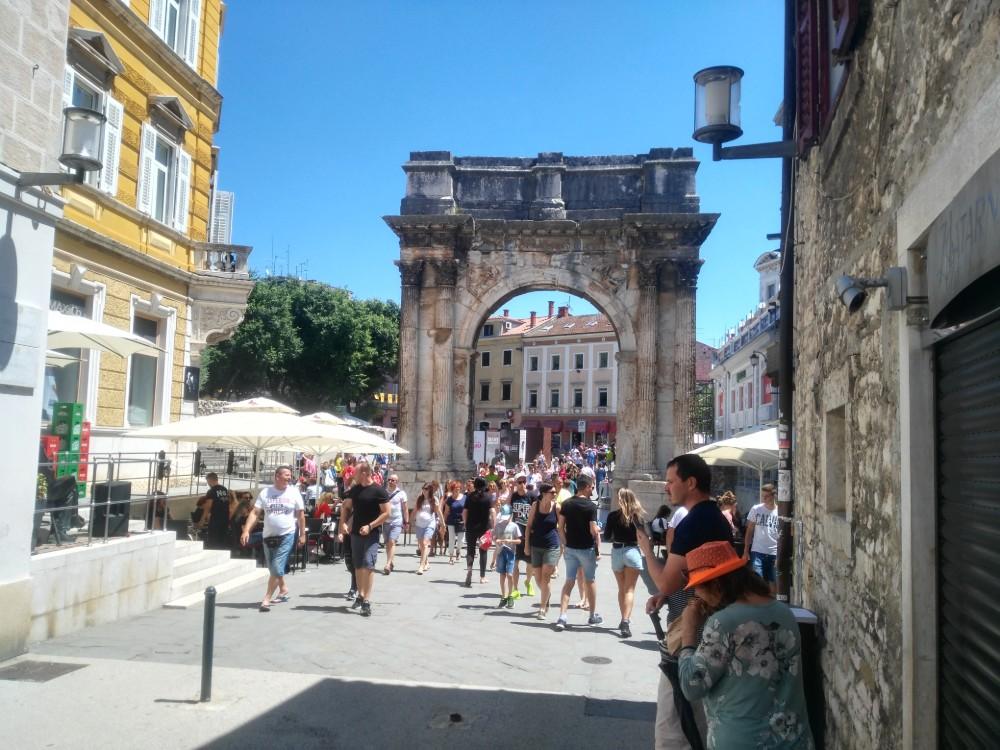 Triumfální oblouk rodiny Sergiů - Pula